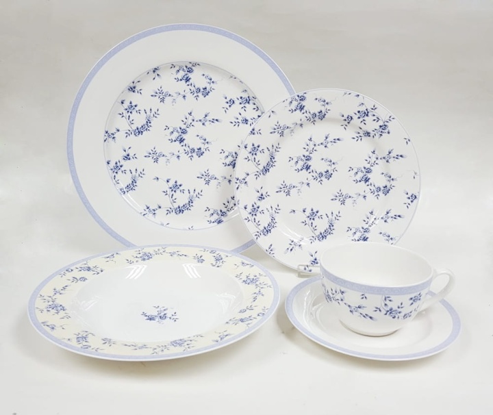 Zastawa obiadowa dla 4 osób z kremowej porcelany