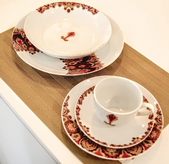 porcelanowy serwis obiadowy