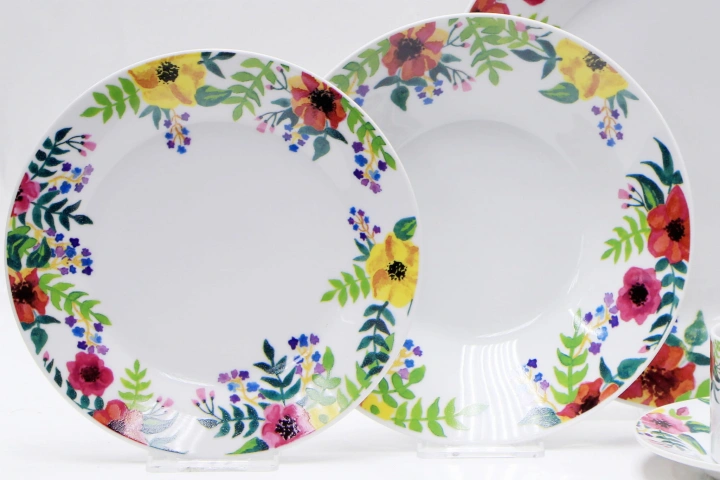 Serwis z porcelany w kwiaty Mulitiple Choice